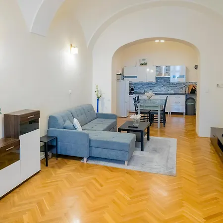 Luxury Vincents 아파트